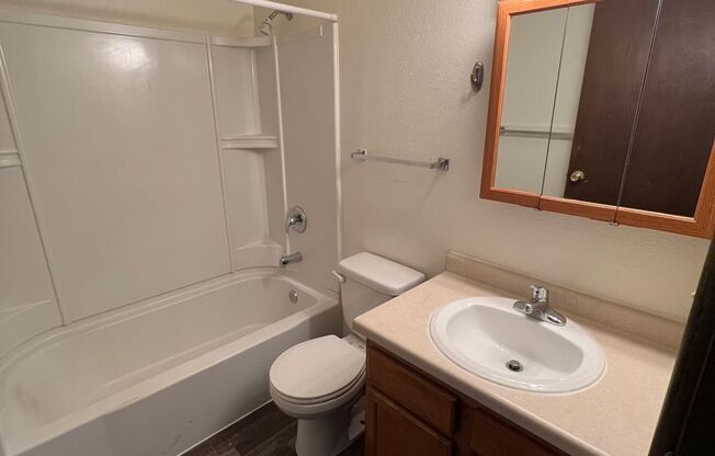2 beds, 1 bath, 696 sqft, $790, Unit 1818-01
