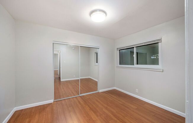 2 beds, 1 bath, $2,300, Unit Montecito Ave 137 - 201