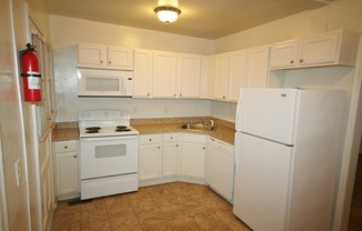 2 beds, 1 bath, $1,915