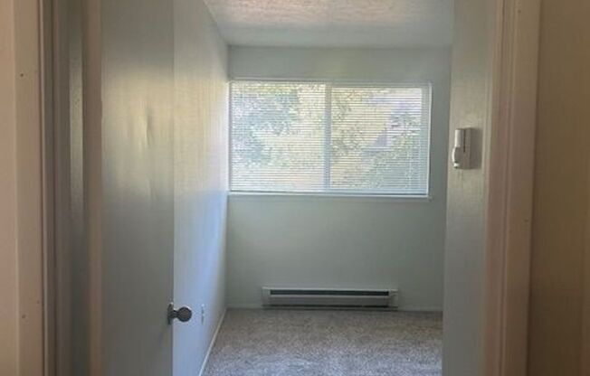 2 beds, 1 bath, 740 sqft, $1,600, Unit 335-230
