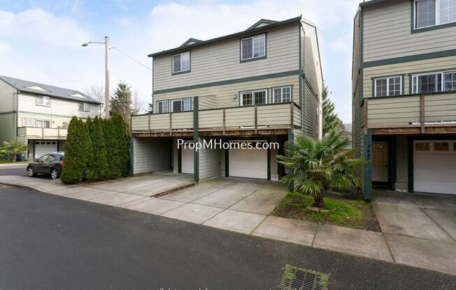 Beautiful SE Portland Three Bedroom Townhome!