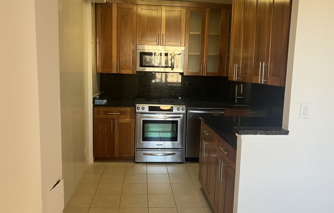 3 beds, 2.5 baths, $11,500, Unit 12J