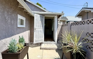 4125 1/2 S VAN NESS AVE