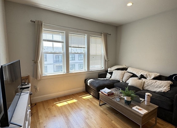 387 West Broadway 4