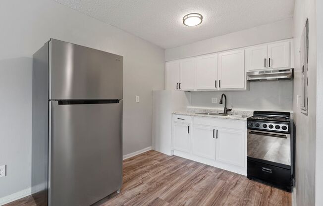 Studio, 1 bath, 300 sqft, $845, Unit 16