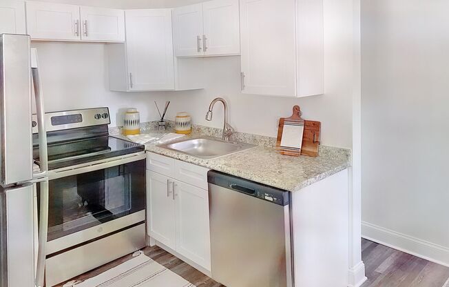 Come tour this newly remodeled 2-bedroom, 1-bathroom home located in the Charlotte neighborhood, surrounded by beautiful greenery with nearby parks! 704.710.6273 Hablamos Español