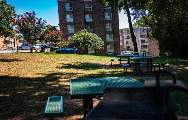 Silver Spring House Apartments Picnic Tables