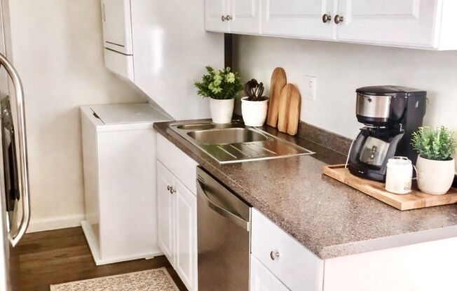 2 beds, 1 bath, 760 sqft, $1,299, Unit 256