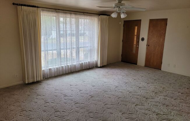 3 beds, 1 bath, $1,200