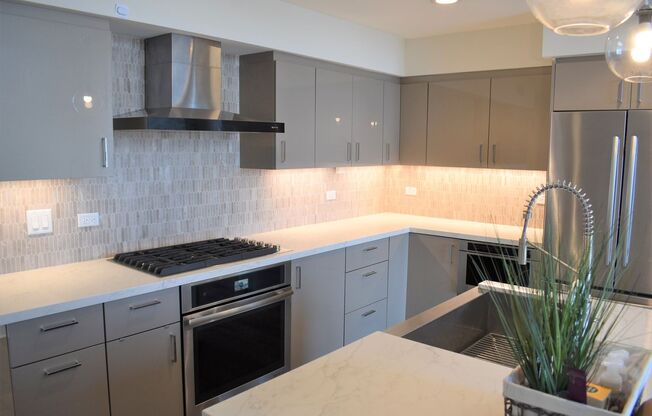 2 bedroom 2.5 bath Townhome, walking distance to Shelter Island