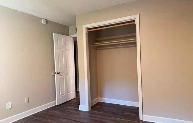 2 beds, 1 bath, 925 sqft, $1,120, Unit 205