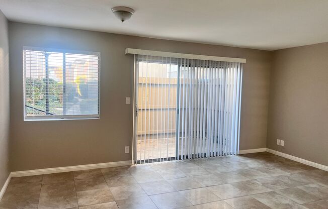 SUNNYVALE- 2 Bedroom 1.5 Bath Condominium -Washer & Dryer Included