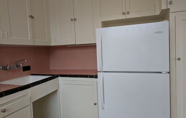 1 bed, 1 bath, 868 sqft, $1,700, Unit 301