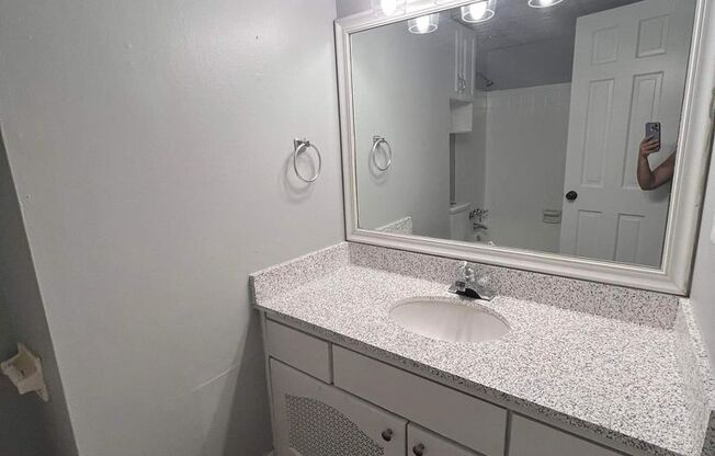 2 beds, 2 baths, 925 sqft, $1,300, Unit 203