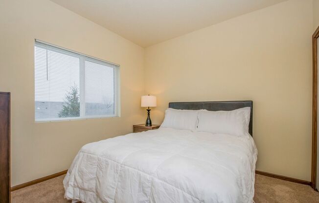 2 beds, 2 baths, 990 sqft, $1,195, Unit 5801 - Unit 32