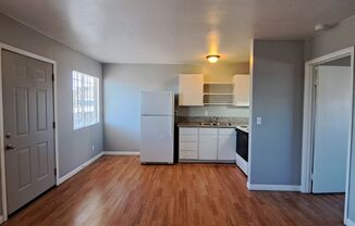 1 bed, 1 bath, 700 sqft, $975, Unit 7