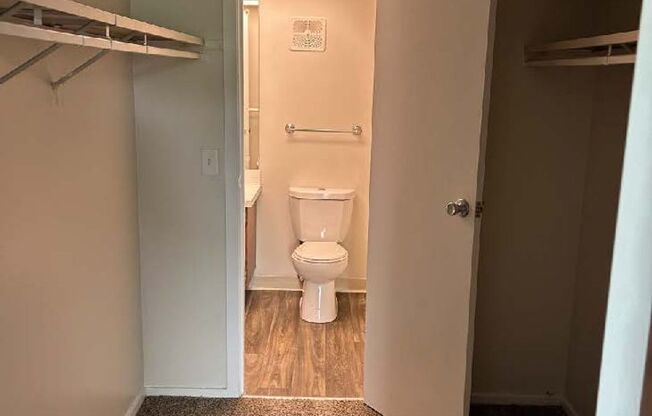 2 beds, 1.5 baths, 1,649 sqft, $1,325, Unit 1101E