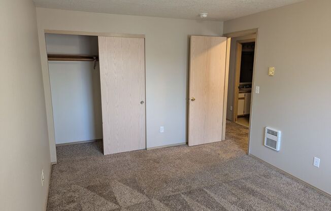 2 beds, 1 bath, 837 sqft, $1,250, Unit 1342