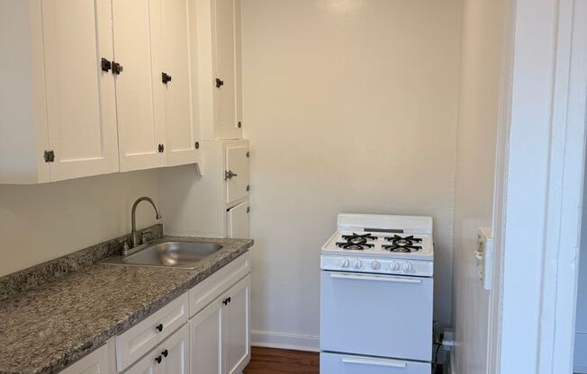 Studio, 1 bath, 377 sqft, $1,550, Unit 21