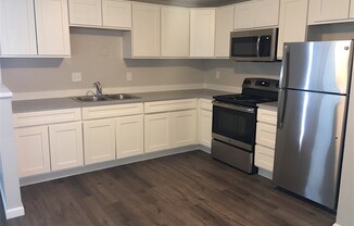 NW Reno 2 Bedroom Apartment - Newly Remodeled- 1 Pet Friendly