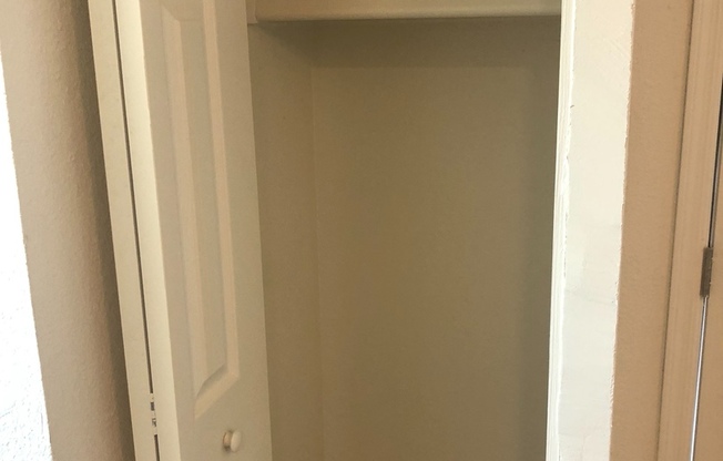 1 bed, 1 bath, 650 sqft, $1,195, Unit 225