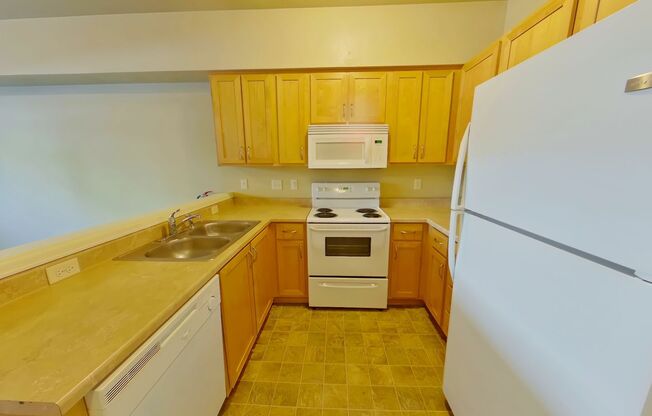 3 beds, 2 baths, $2,025, Unit 5