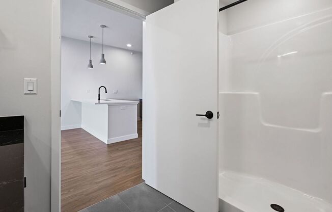 1 bed, 1 bath, 715 sqft, $1,450, Unit 305