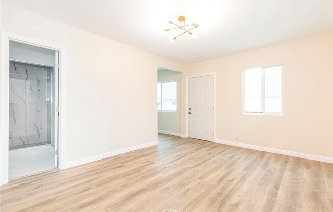 Studio, 1 bath, 450 sqft, $1,700