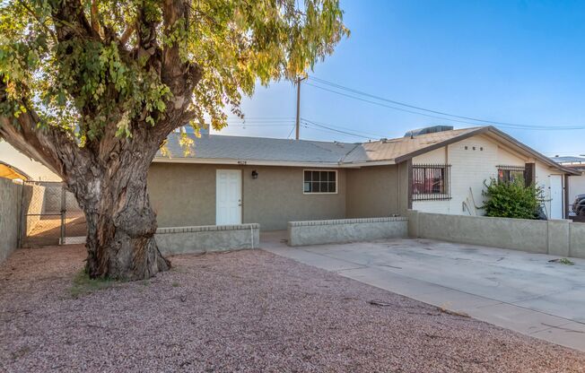 Stylishly Remodeled 2B/1BA in Prime Phoenix Location