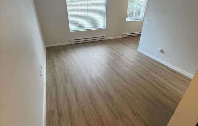 1 bed, 1 bath, 590 sqft, $1,395, Unit 924