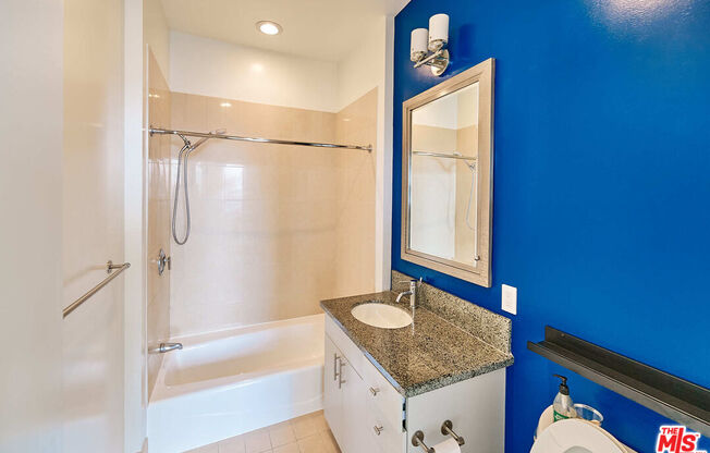2 beds, 2 baths, $3,300, Unit 1008