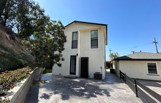 4 beds, 2 baths, $5,000, Unit 3806 Marron St.