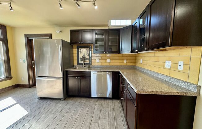 2 beds, 2 baths, $3,268, Unit 6