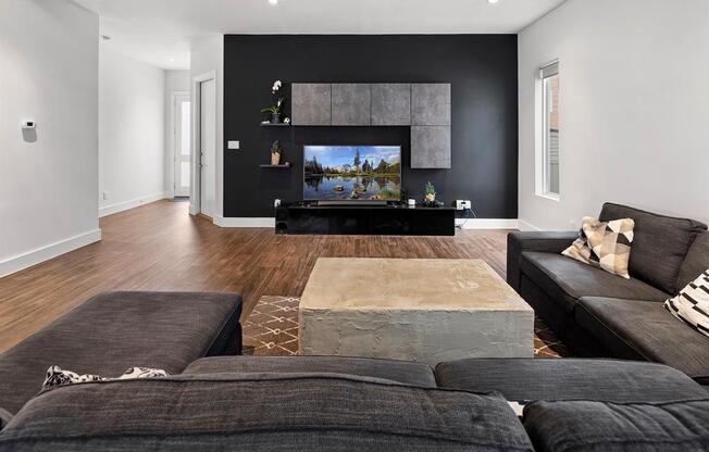 5511 PARAISO PL