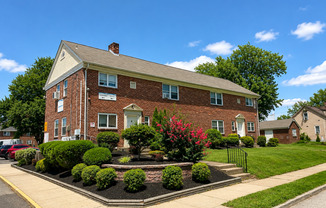 2 beds, 1 bath, 850 sqft, $1,675, Unit A-21