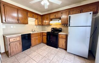 2 beds, 1.5 baths, $895, Unit # 30