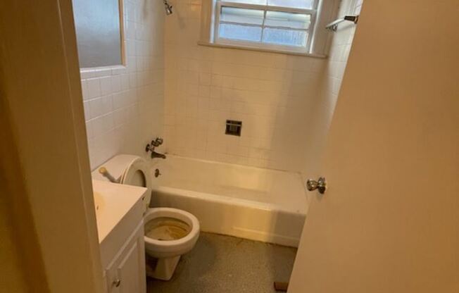 803-807 West End Blvd