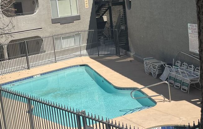 3rd floor with balcony - Boulder City