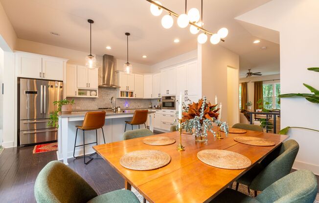 3 bedroom/3.5 bathroom Beauty in the Heart of Edgewood!