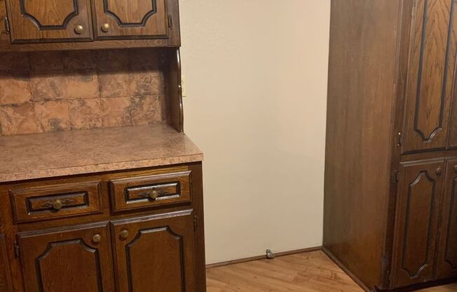 3 beds, 2 baths, $1,300