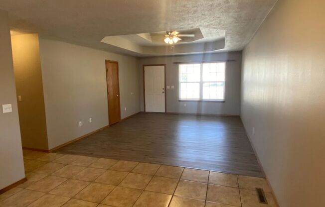 2 beds, 2 baths, $1,275, Unit 4312 N Morgan Ct