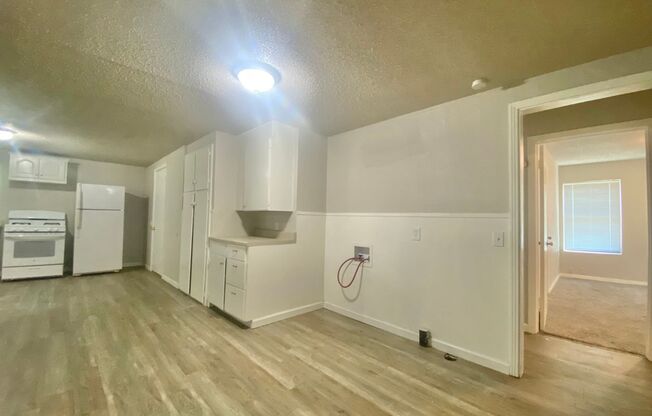 3 beds, 1 bath, $995