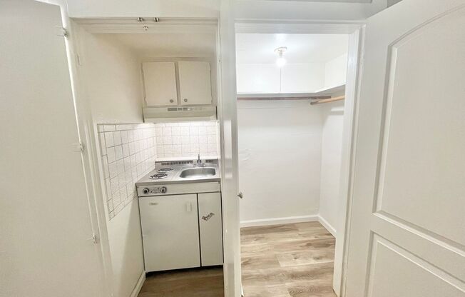Studio, 1 bath, $1,195, Unit 07