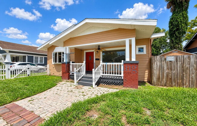 916 E 25 AVE