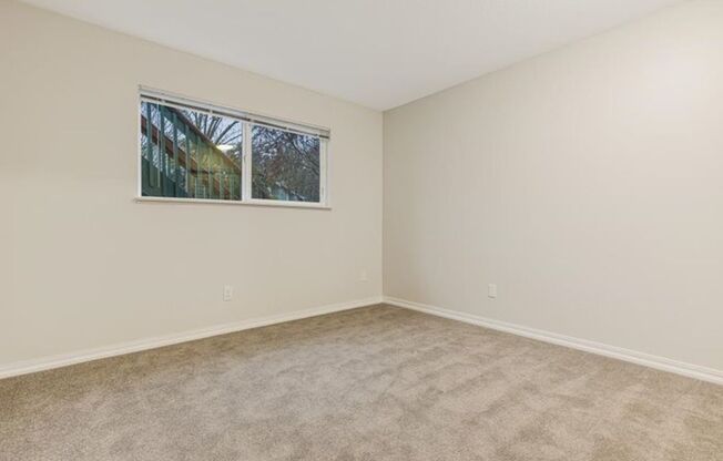 2 beds, 1 bath, 850 sqft, $1,600, Unit 37