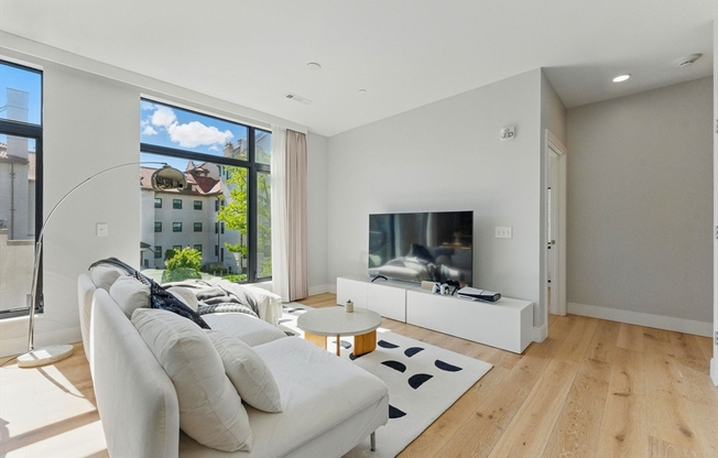 2 beds, 2 baths, 946 sqft, $4,500, Unit 524