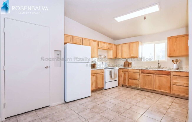 2 beds, 1 bath, 775 sqft, $999, Unit 112