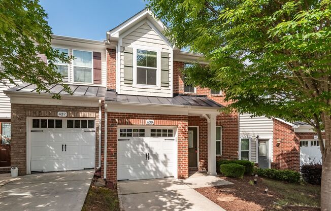 Beautiful 2 Bedroom Townhome in West Cary!