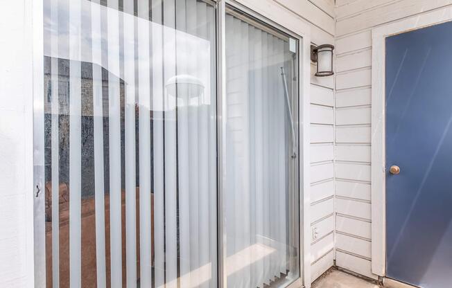 2 beds, 2 baths, 978 sqft, $1,049