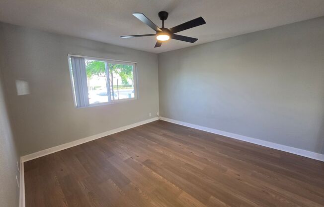 2 beds, 1 bath, 950 sqft, $3,075, Unit 4720-12